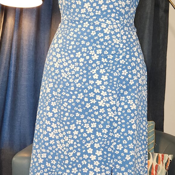 NWT Blue Ditsy Flutter Sleeve Midi Dress Size Large - Picture 8 of 13